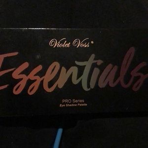 VIOLET VOSS ESSENTIALS PRO SERIES PALETTE